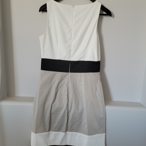 Sleeveless Lori M Collection dress, Size S, neutral colours - Picture 3 of 3
